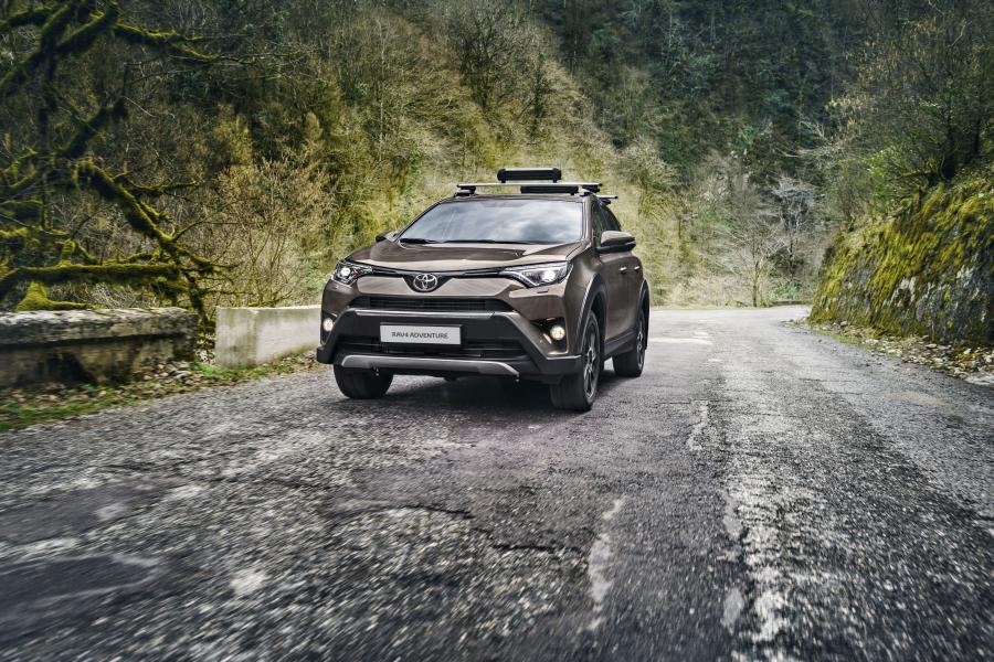  Toyota RAV4 Adventure 2017 года  (CIS) (фото 4 из 8)